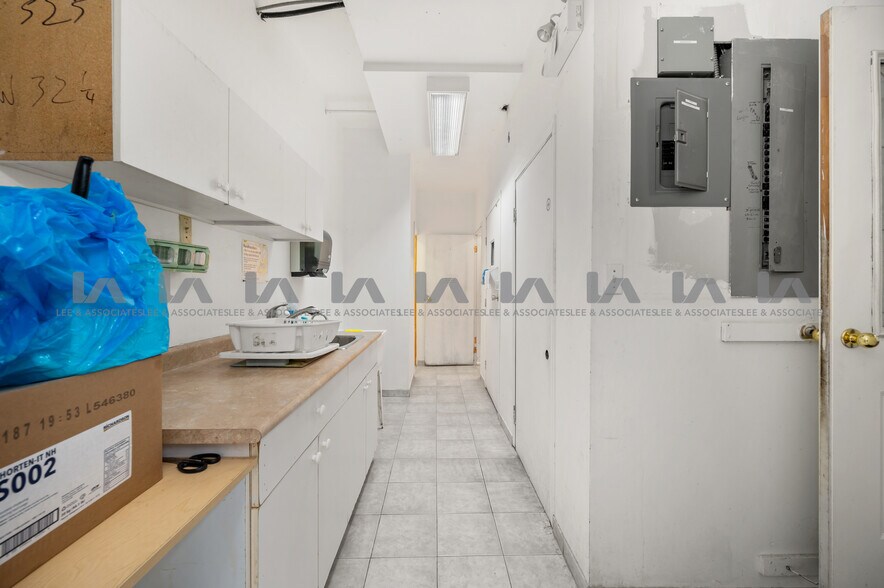 More Photos Of 2727 Dixon St, Port Coquitlam Industrial For Sale