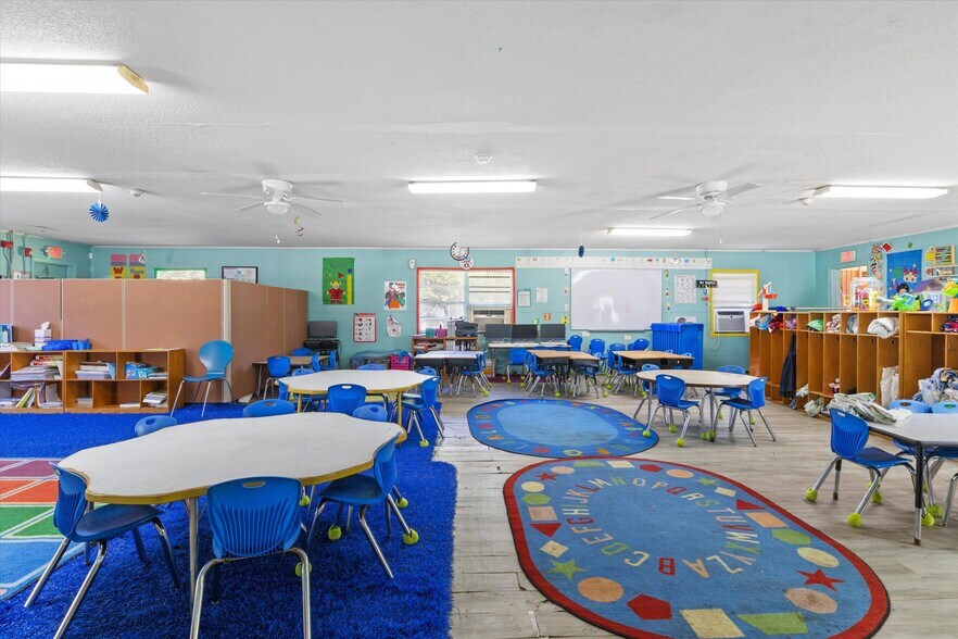 More Photos Of 327 S Adams St, Quincy Daycare Center For Sale