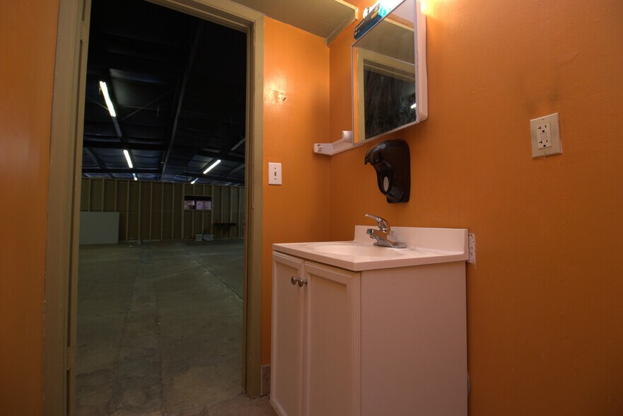 More Photos Of 6474 Ga-85 Hwy, Riverdale Freestanding For Sale