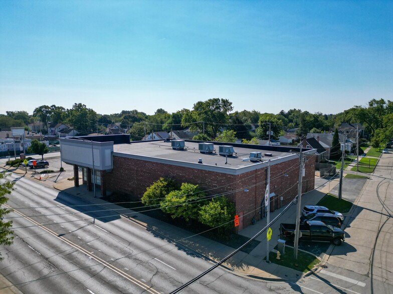 More Photos Of 8911 Ogden Ave, Brookfield Drugstore For Lease