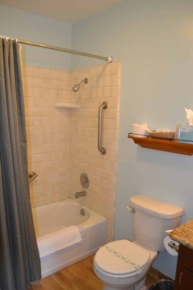 More Photos Of 308 W 12th St, Alturas Hotel For Sale