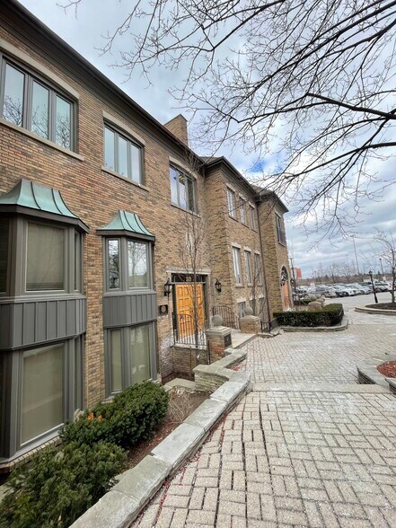 More Photos Of 28-34 Village Centre Pl, Mississauga Office For Lease
