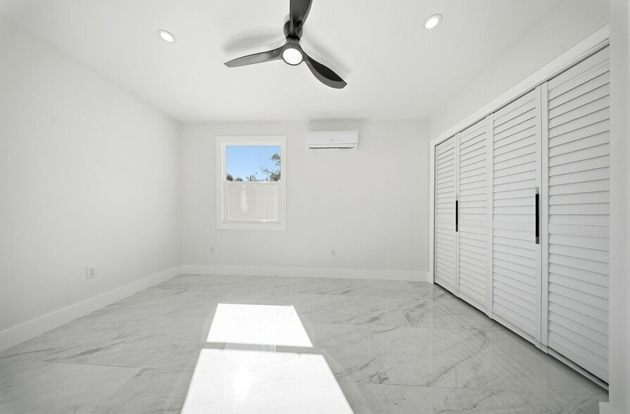 More Photos Of 2051 1st Ave N, Saint Petersburg Office Residential For Sale