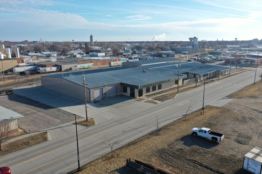 More Photos Of 2001 1st Ave N, Fargo Warehouse For Lease