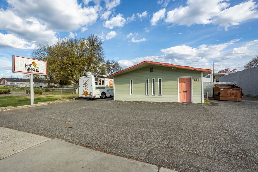 More Photos Of 608 Williams Blvd, Richland Restaurant For Sale