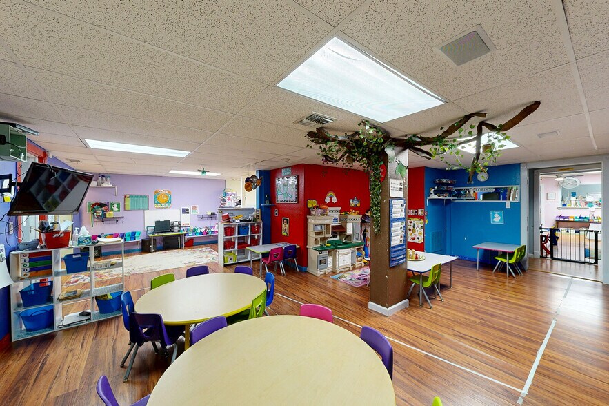 More Photos Of 1222 Fredericksburg Rd, San Antonio Daycare Center For Sale