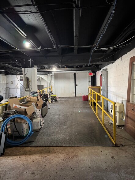 More Photos Of 203 Ellis St, Kewaunee Office For Sale