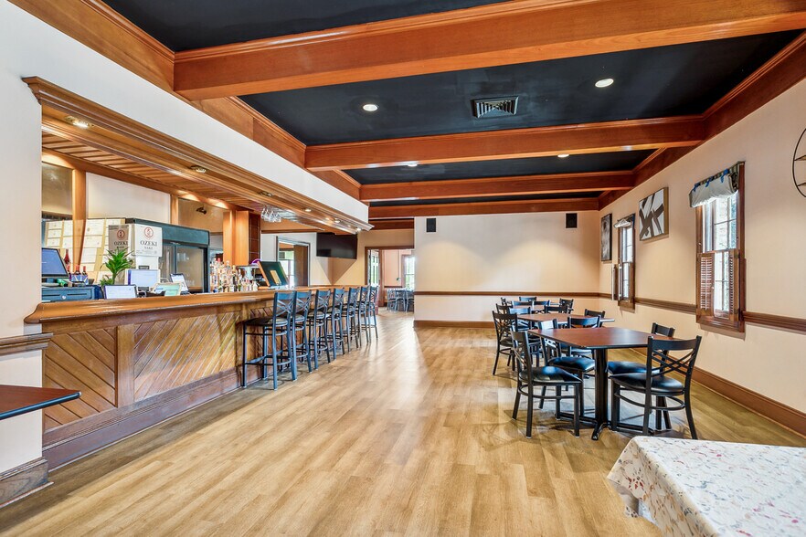 More Photos Of 629 N Highway 190, Covington Restaurant For Sale
