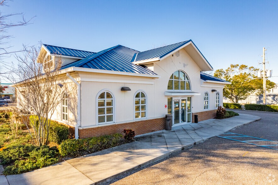 More Photos Of 14040 Walsingham Rd, Largo Bank For Lease