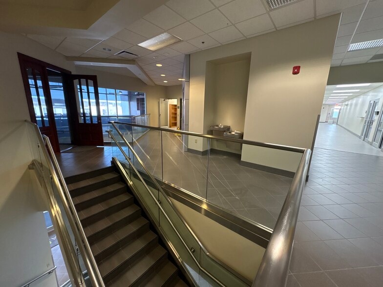 More Photos Of 3589 Sagamore Pky, Lafayette Office For Lease