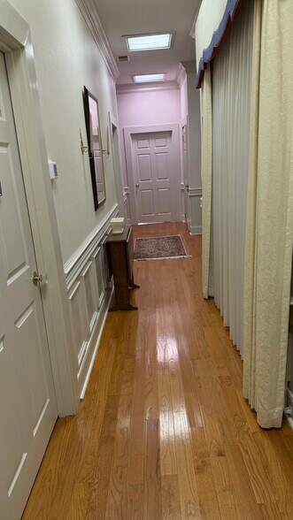 More Photos Of 191 Washington St, Barnwell Office For Sale