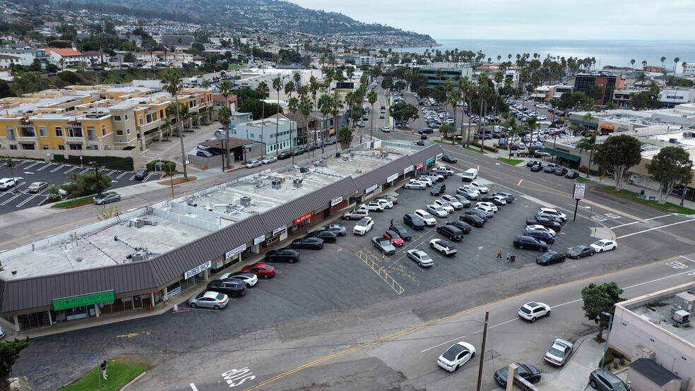 More Photos Of 302-328 Avenue I, Redondo Beach Storefront For Lease
