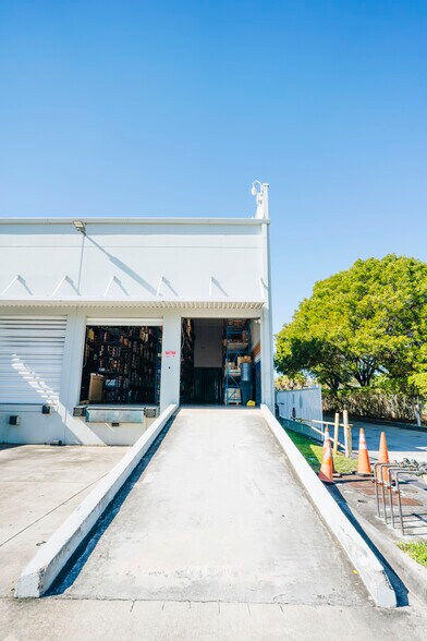 More Photos Of 7865 NW 46th St, Doral Warehouse For Lease