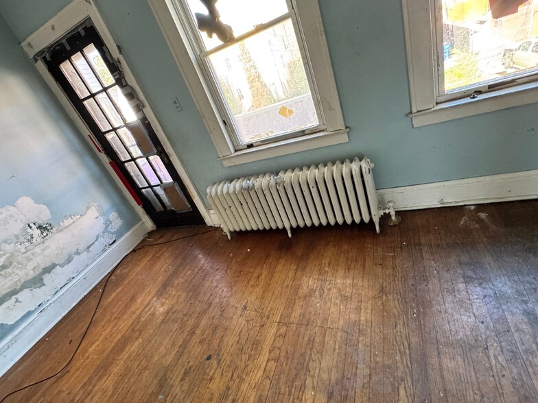 More Photos Of 102 Rowe Ave, Hartford Apartments For Sale