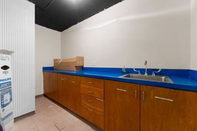 More Photos Of 1346 Hill Rd, Charlotte Office For Sale
