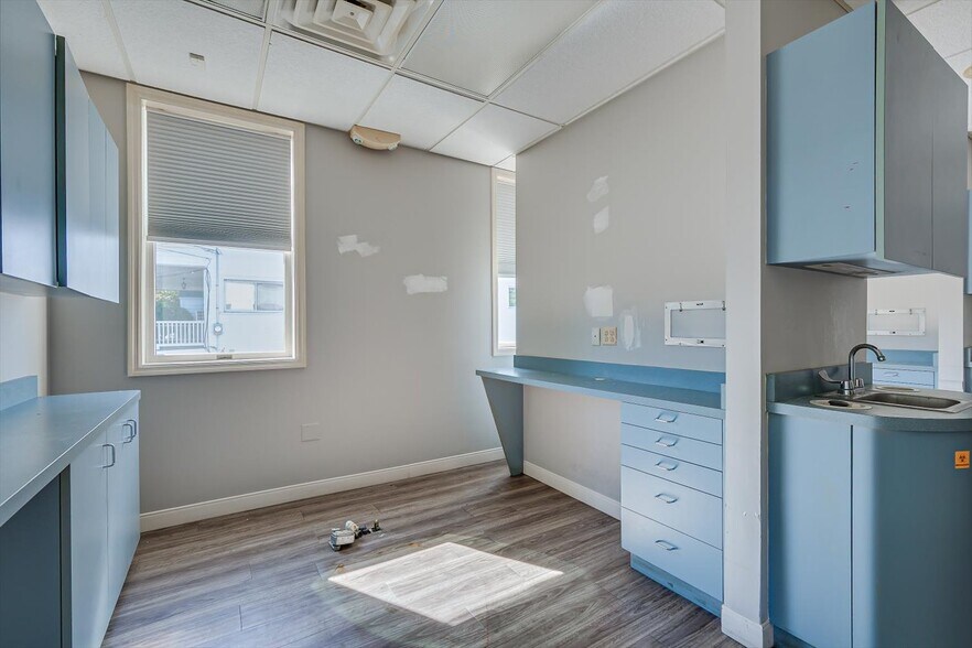 More Photos Of 2412 Plainfield Ave, South Plainfield Office For Sale