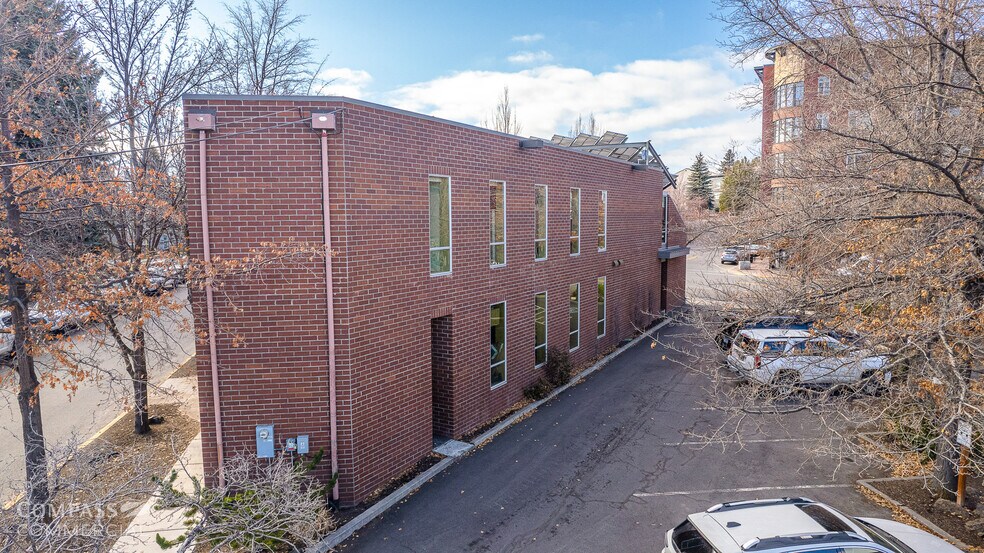 More Photos Of 18 NW Oregon Ave, Bend Medical For Sale
