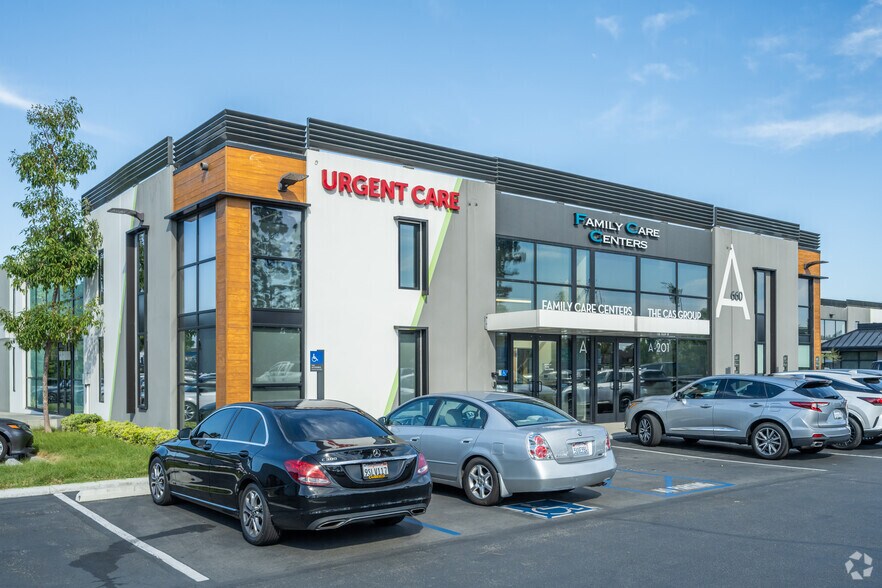 More Photos Of 660 W Baker St, Costa Mesa Hospital For Sale