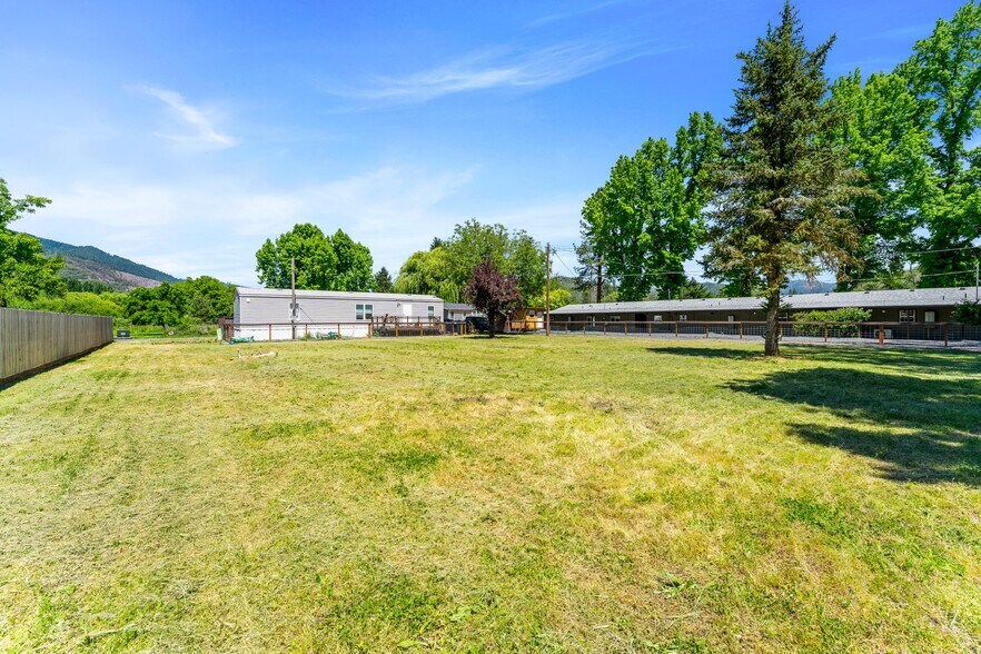 More Photos Of 5333 Rogue River Hwy, Gold Hill Multifamily For Sale