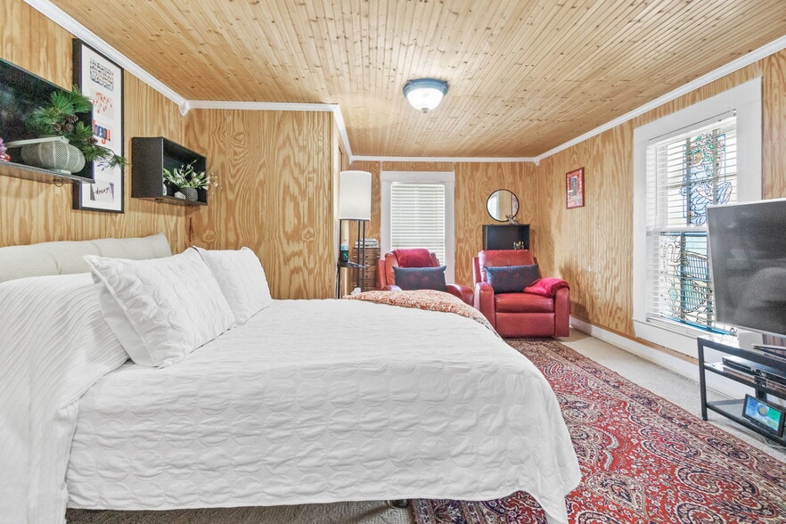 More Photos Of 1748 Georgia St, Alford Specialty For Sale