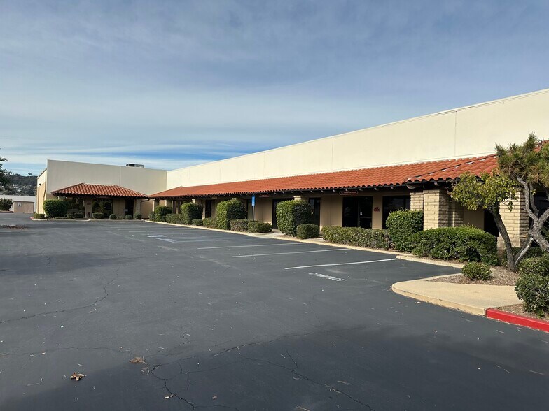 More Photos Of 1050 Pioneer Way, El Cajon Warehouse For Lease