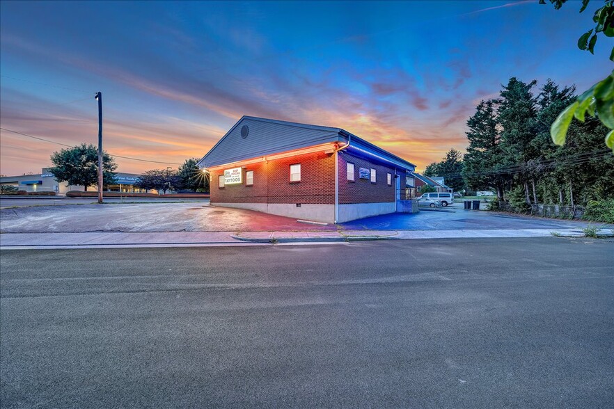 More Photos Of 5005 Williamson Rd NW, Roanoke Freestanding For Sale