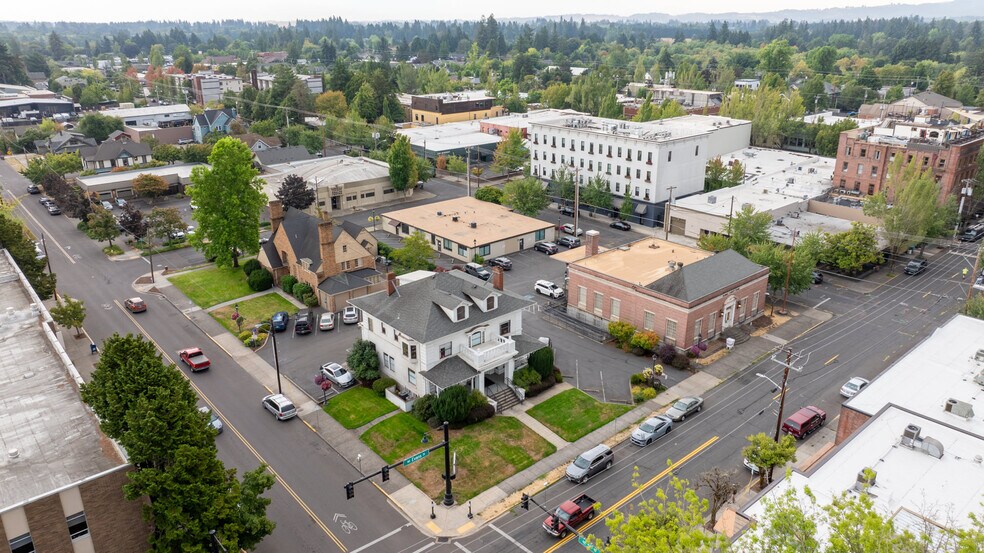 Primary Photo Of 414 NE Evans St, Mcminnville Office For Sale