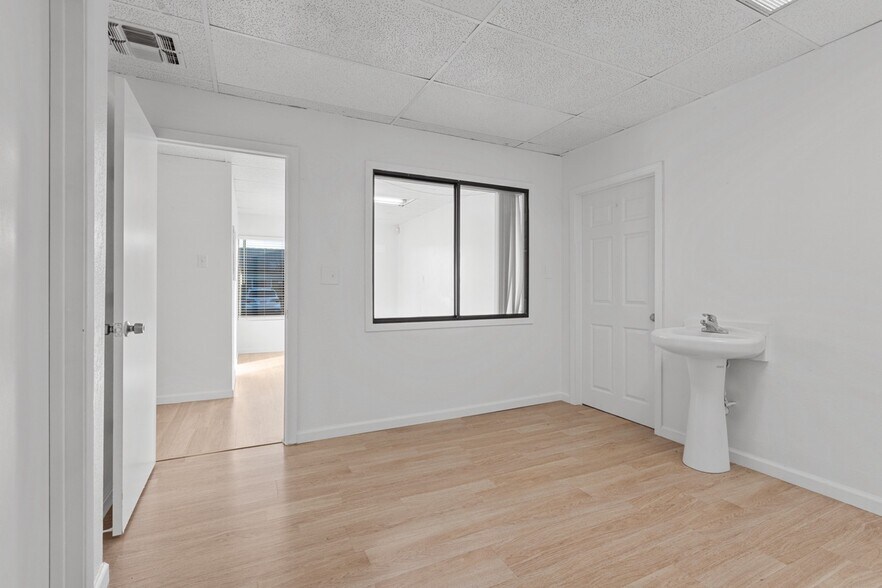 More Photos Of 4800 Manzanita Ave, Carmichael Office Residential For Lease
