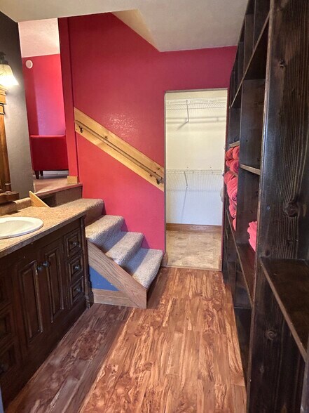 More Photos Of 332 E Onota St, Munising Hotel For Sale