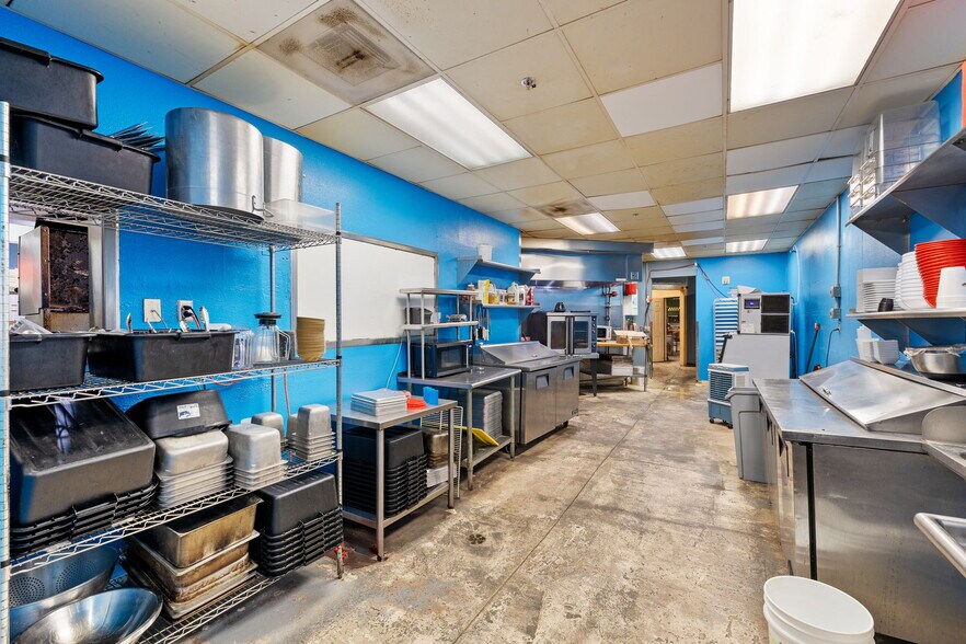 More Photos Of 17650 San Carlos Blvd, Fort Myers Supermarket For Sale