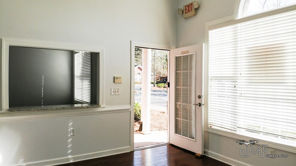 More Photos Of 3578-3592 Old Milton Pky, Alpharetta Medical For Lease