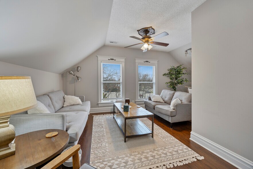 More Photos Of 121 N Washington St, Naperville Office For Lease