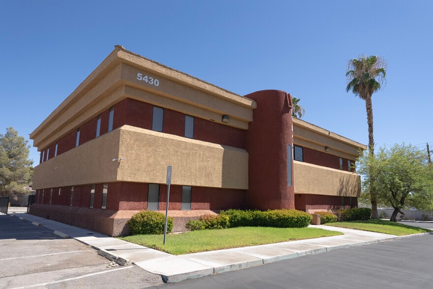 More Photos Of 5430 W Sahara Ave, Las Vegas Office For Lease