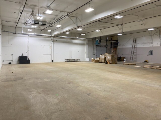 More Photos Of 227 Main St, Burlington General Retail For Lease