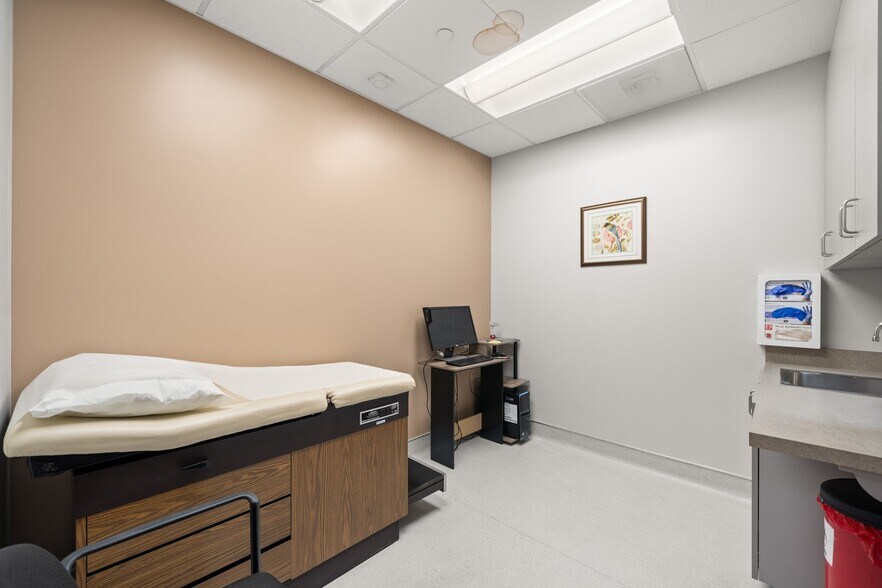 More Photos Of 15944 Los Serranos Country Club Dr, Chino Hills Coworking Space