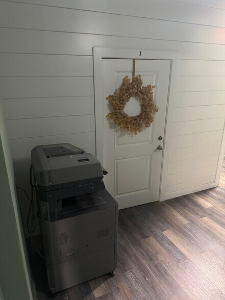 More Photos Of 103 S 2nd St, Leesburg Coworking Space
