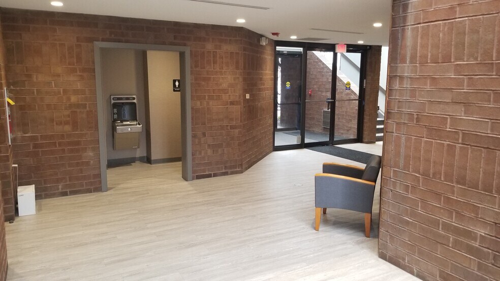 More Photos Of 7430 N Shadeland Ave, Indianapolis Medical For Lease