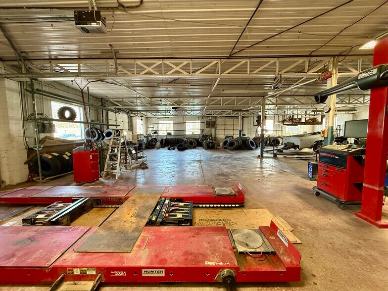 More Photos Of 400 Center St, Marysville Service For Sale