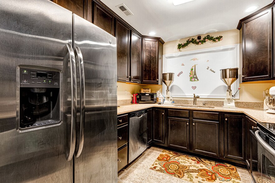 More Photos Of 10 W Williamsburg Rd, Sandston Office For Sale