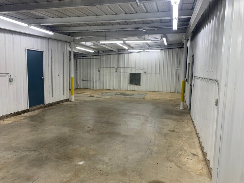 More Photos Of 123 E Plymouth Rd, Columbus Industrial For Lease