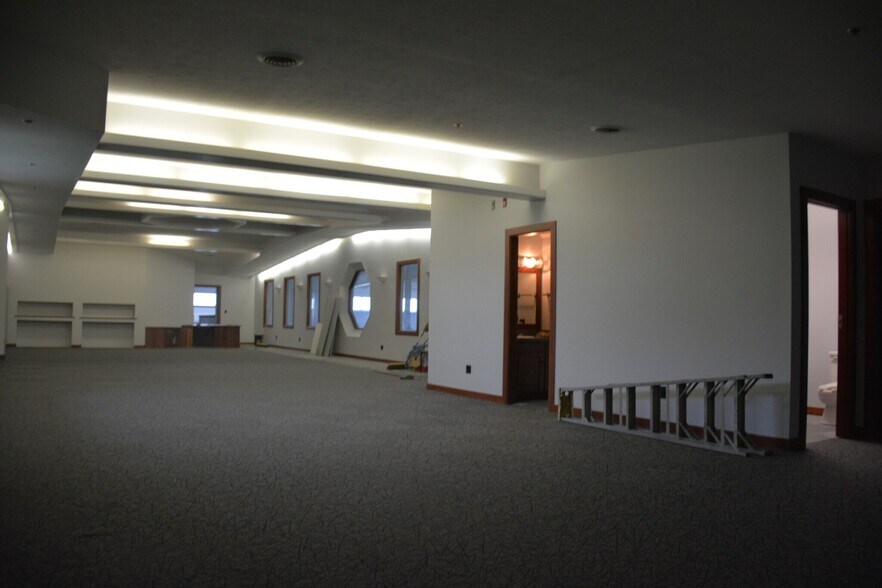 More Photos Of 111 Industrial Drive, Cromwell Warehouse For Lease