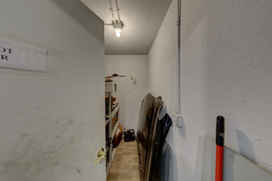 More Photos Of 8002-8004 Homestead, Houston Freestanding For Sale