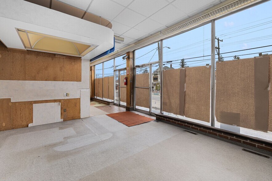 More Photos Of 585 Warren Ave, East Providence Storefront Retail Office For Sale