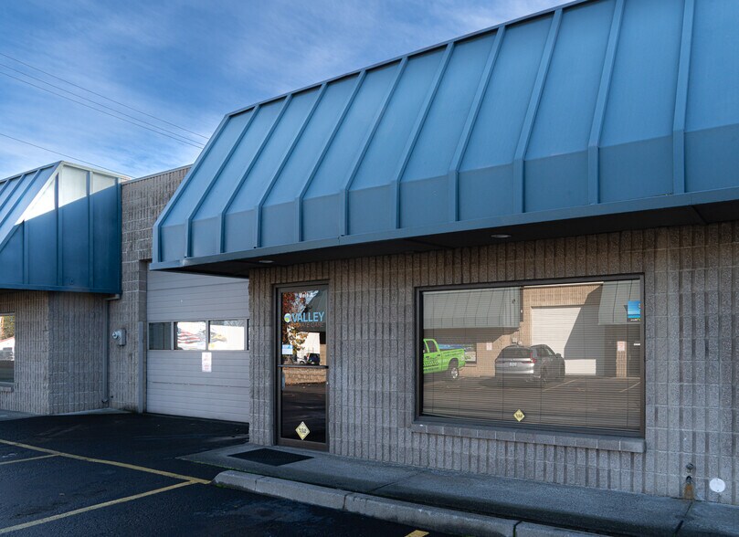 More Photos Of 815-817 N Central Ave, Medford Storefront For Lease