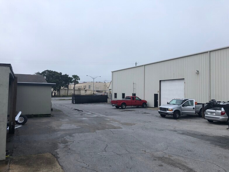 More Photos Of 400 Herman St, Pensacola Industrial For Lease