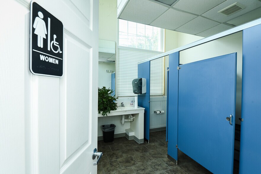 More Photos Of 128 W Harden St, Graham Freestanding For Sale