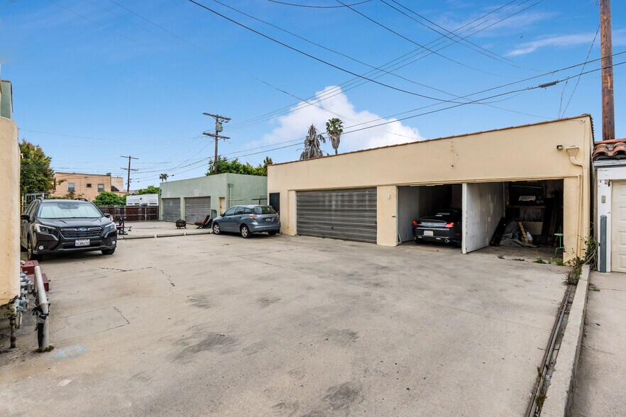 More Photos Of 445 N Spaulding Ave, Los Angeles Apartments For Sale