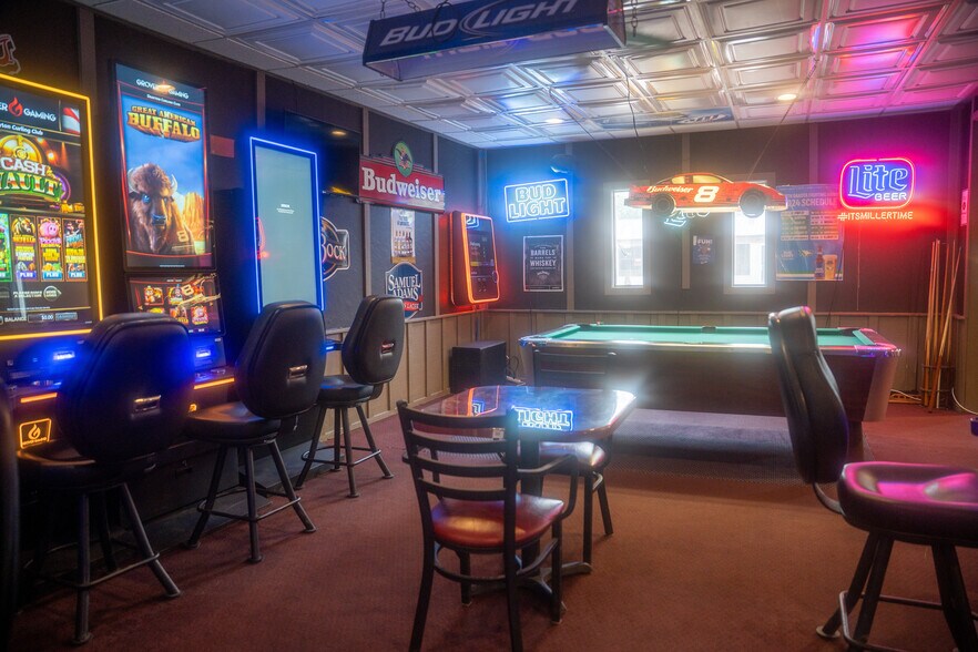 More Photos Of 502 S Division Ave, Cavalier Hotel For Sale