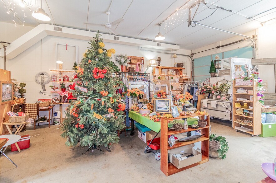 More Photos Of 185 E State St, Iola Storefront For Sale