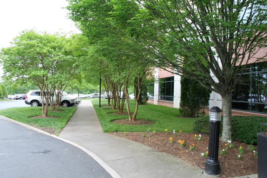 More Photos Of 600 Peter Jefferson Pky, Charlottesville Medical For Sale